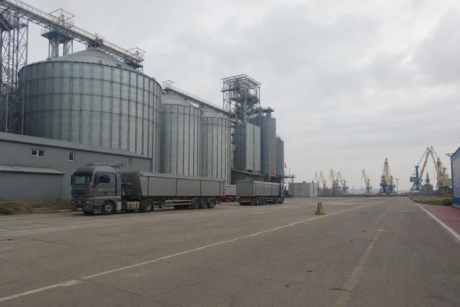 Агрологістика України: портові ризики, розмінування акваторій і тиск на елеваторну ефективність