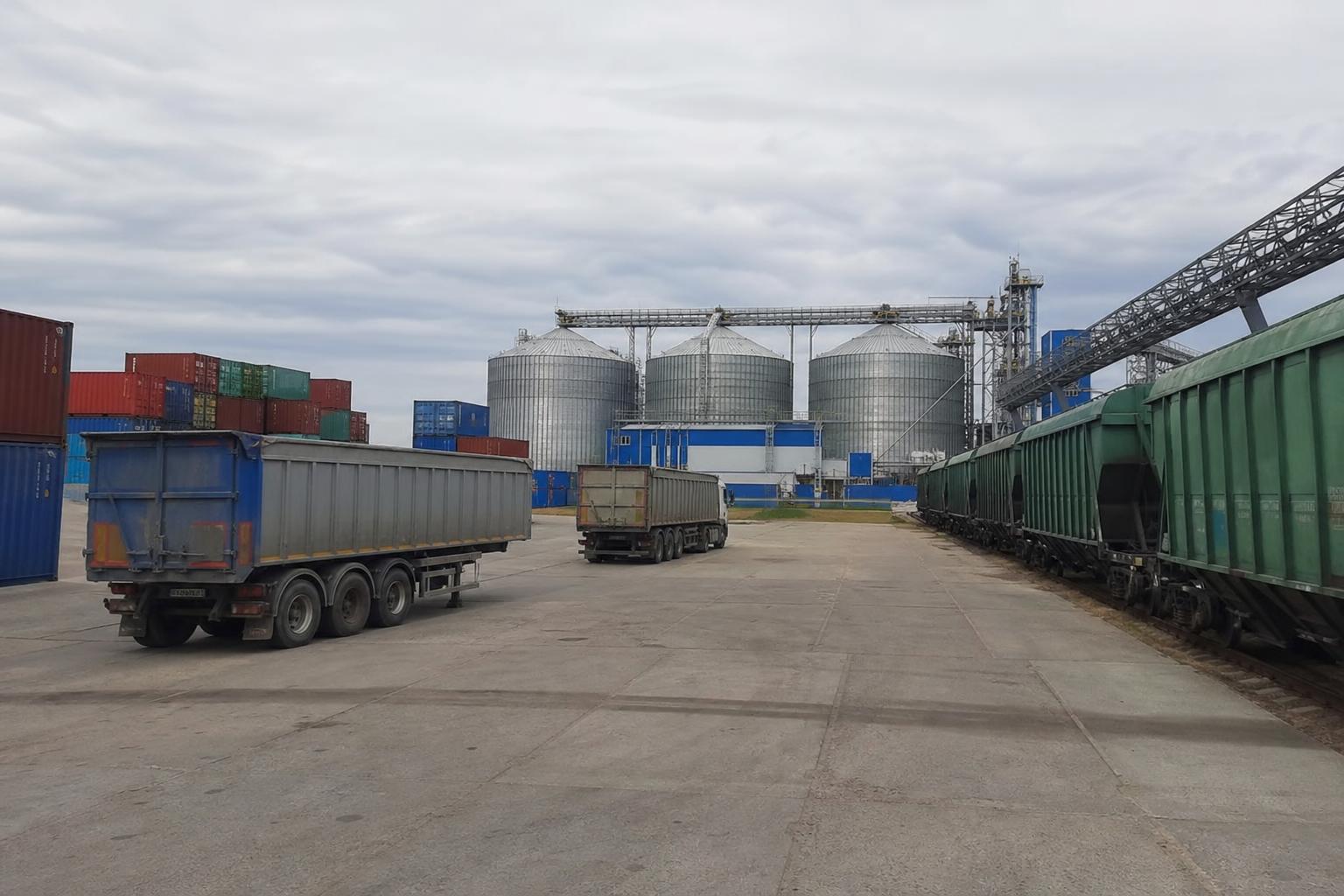 Агроекспорт шукає запасні маршрути: що відбувається з портовою та контейнерною логістикою України