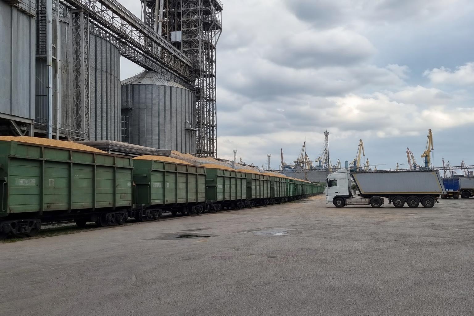 Аграрна логістика України: морський ризик повернув у фокус Дунай, сухі порти та зберігання