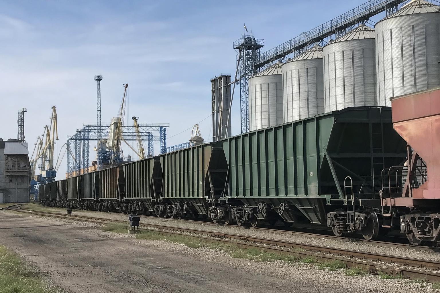 Зернова логістика наприкінці липня: черги на західному кордоні зросли, порти залишаються ключовим маршрутом