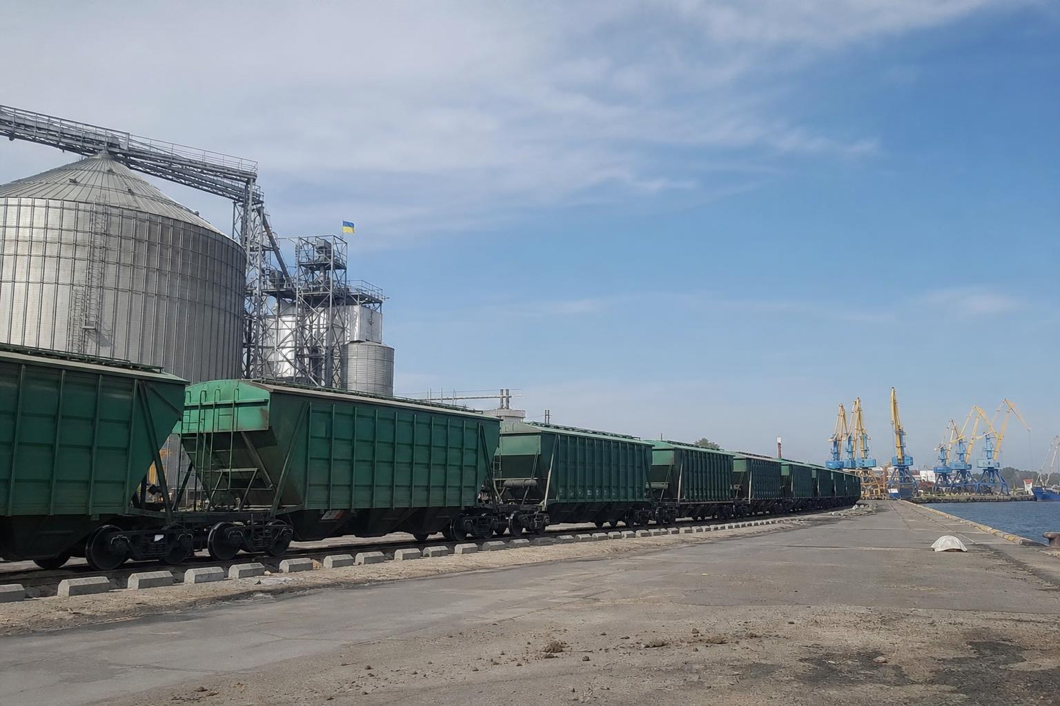 Аграрна логістика України: УЗ шукає дешевший транзит через Молдову, Одещина готує портові проєкти