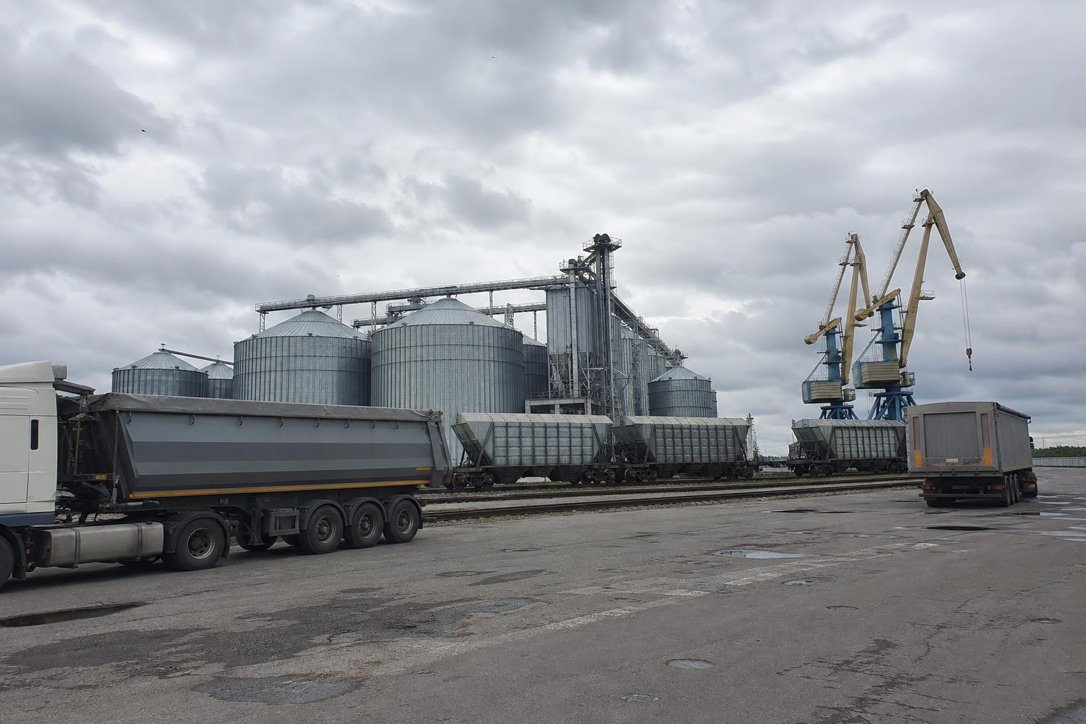 Аграрна логістика України: морський коридор під тиском, Дунай і внутрішні маршрути знову дорожчають